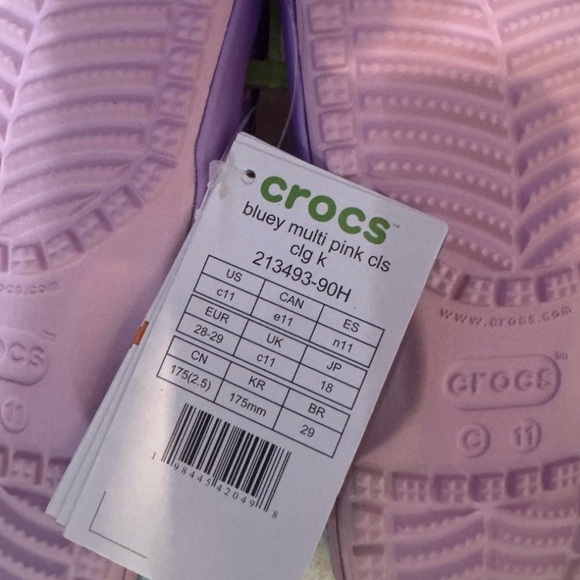 Crocs Bluey Friends Forever Classic Clog - Picture 7 of 8